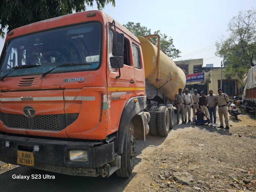 BIG NEWS: बल्कर सीमेंट ट्रक में तस्करी हो रही 290 पेटी अवैध अंग्रेजी शराब जब्त, कीमत पौने दो करोड़