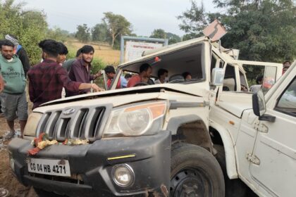 CG ACCIDENT BREAKING : तेज रफ्तार पिकअप और बोलेरो में जोरदार भिड़ंत