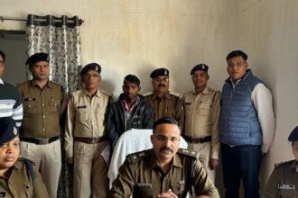 CG CRIME NEWS : गर्लफ्रेंड से गले मिलने के दौरान 13 साल के बच्चे ने देखा, आरोपी ने सिर पर पत्थर पटककर कर दी हत्या 