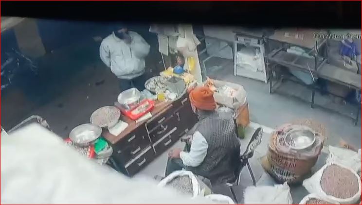 Crime News : सुपारी व्यापारी पर गोली चलाने का प्रयास, एक व्यक्ति ने किये दो फायर