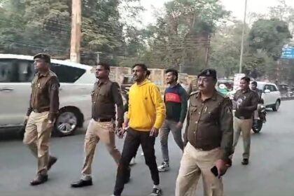 CG: तोड़फोड़ और मारपीट करने वाले 3 आरोपी गिरफ्तार, पुलिस ने निकाला जुलूस