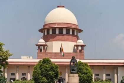 Supreme Court : मुफ्त योजनाओं पर सुप्रीम कोर्ट ने सरकार से किए सवाल - ‘फ्री की रेवड़ी कब तक बांटी जाएगी’, रोजगार के अवसर बनाने पर दें ध्यान