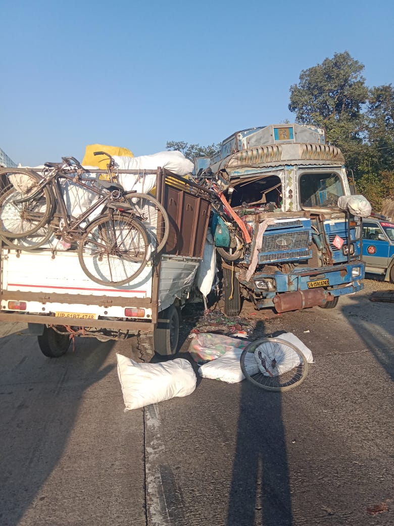 CG BIG ACCIDENT: पिकअप और डीजल टैंकर की जोरदार भिडंत, चालक की मौत, 4 घायल