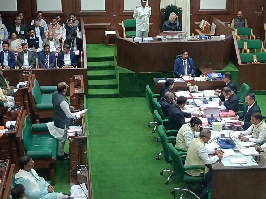 CG Assembly 2024: छत्तीसगढ़ विधानसभा शीतकालीन सत्र की शुरुआत, दिवंगत नेताओं को दी गई श्रद्धांजलि