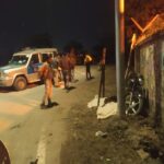 CG BIG ACCIDENT : साईन बोर्ड से टकराई तेज रफ्तार बाइक, हादसे में 12वीं के छात्र की मौत, दोस्त घायल