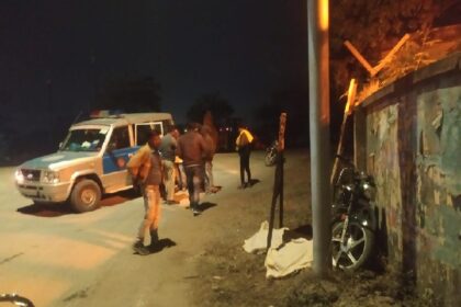 CG BIG ACCIDENT : साईन बोर्ड से टकराई तेज रफ्तार बाइक, हादसे में 12वीं के छात्र की मौत, दोस्त घायल