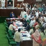 CG VIDHANSABHA : बिगड़ती कानून व्यवस्था पर विपक्ष ने की स्थगन प्रस्ताव पर चर्चा की मांग, नामंजूर होने पर गर्भगृह में घुसे सभी कांग्रेस विधायक, अध्यक्ष ने सभी को निलंबित कर बाहर जाने के दिए निर्देश 