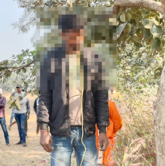 CG NEWS: युवक की पेड़ से झूलती मिली लाश, मल्हार चौकी क्षेत्र का मामला, पुलिस कर रही मामले की जांच