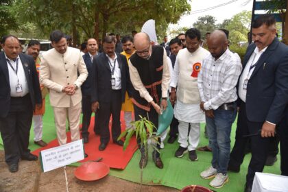 CG: ISBM विश्वविद्यालय के द्वितीय दीक्षांत समारोह में राज्यपाल ने मेधावी विद्यार्थियो को प्रदान किए पदक, कहा- समाज के विकास में निभाएं भागीदारी