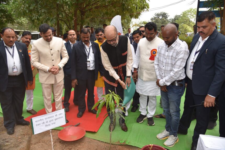 CG: ISBM विश्वविद्यालय के द्वितीय दीक्षांत समारोह में राज्यपाल ने मेधावी विद्यार्थियो को प्रदान किए पदक, कहा- समाज के विकास में निभाएं भागीदारी