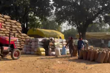 Chhattisgarh : बीज की बकाया राशि का भुगतान नहीं होने से किसान परेशान, मंडियों में नहीं बेच पा रहे धान 