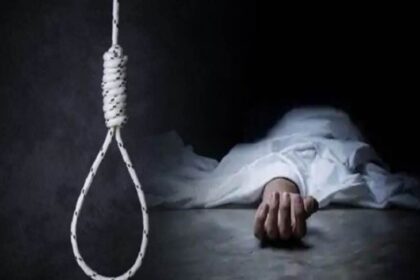 CG Suicide : आर्थिक तंगी से परेशान युवक ने की आत्महत्या, बहन की चुनरी से लगाई फांसी 