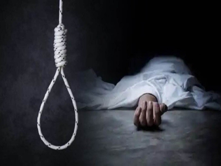 CG Suicide : आर्थिक तंगी से परेशान युवक ने की आत्महत्या, बहन की चुनरी से लगाई फांसी 