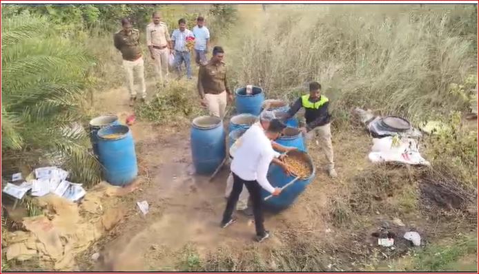 CG NEWS : आबकारी विभाग की बड़ी कार्रवाई, 408 लीटर महुआ शराब और 5750 किलो महुआ लहान बरामद