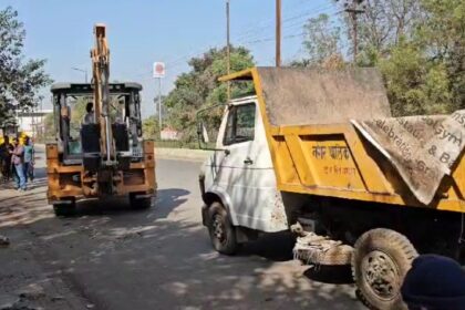 Raipur Breaking : रायपुर में अवैध अतिक्रमण पर कार्रवाई जारी. पचपढ़ी नाका जीएसटी भवन और पोस्ट ऑफिस के बाहर हटाए गए पान ठेले और गुमटिया