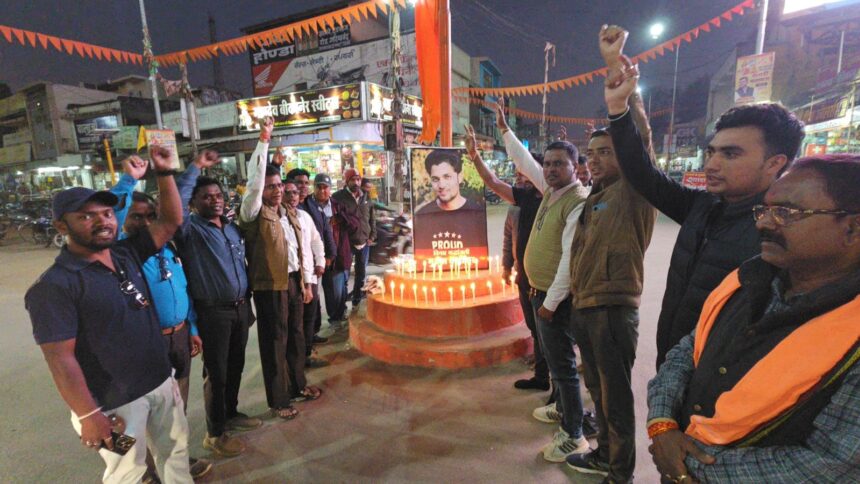 Gariaband : गरियाबंद के पत्रकारो ने दिवंगत पत्रकार मुकेश चंद्राकर को कैंडल जलाकर दी श्रद्धांजलि