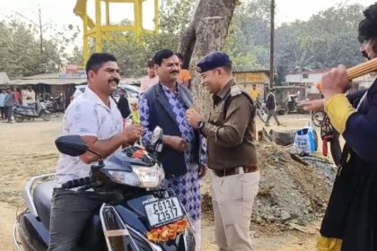 Jashpur News : पत्थलगांव में चलाया गया सड़क सुरक्षा अभियान, यमराज ने लोगों से की यातयात नियमों के पालन करने की अपील