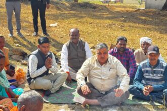 Ambikapur News : विधायक राजेश अग्रवाल ने महतारी सदन भवन और सेड निर्माण कार्य का किया भूमि पूजन