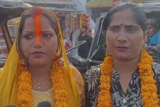 Two Women Wedding : शराबी पतियों से तंग आकर महिलाओं ने आपस में कर ली शादी, मंदिर में सिंदूर लगाया और पूरे किए सात फेरे