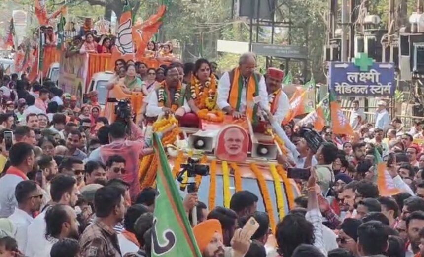 RAIPUR VIDEO : शक्ति प्रदर्शन के साथ नामांकन दाखिल करने निकली महापौर प्रत्याशी मीनल चौबे, मंत्री नेताम और सांसद बृजमोहन साथ में, कई पार्षद प्रत्याशी सहित बड़ी संख्या में नेता - कार्यकर्ता मौजूद