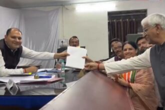 Raipur Municipal Corporation Election : कांग्रेस महापौर प्रत्याशी दीप्ति दुबे ने भरा नामांकन, चुनावी मुकाबला हुआ रोचक