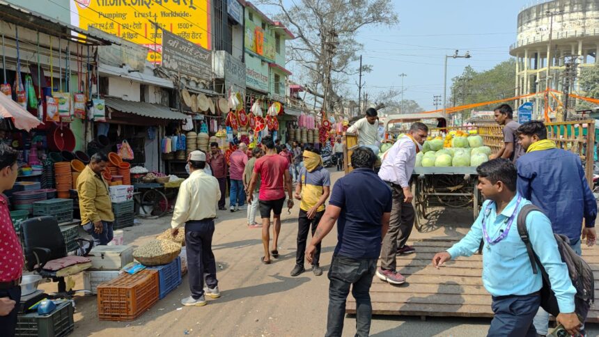 CG: व्यस्ततम क्षेत्रों में अतिक्रमण हटाने की की गई सख्त कार्यवाही, 12 ठेले जप्त