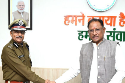 Chhattisgarh : मुख्यमंत्री विष्णुदेव साय से नवनियुक्त DGP Arun Dev Gautam ने की सौजन्य भेंट, नई जिम्मेदारी के लिए CM  ने दी शुभकामनाएं