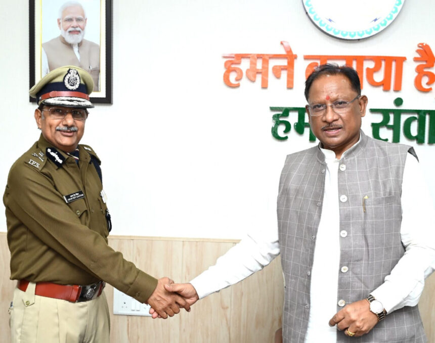 Chhattisgarh : मुख्यमंत्री विष्णुदेव साय से नवनियुक्त DGP Arun Dev Gautam ने की सौजन्य भेंट, नई जिम्मेदारी के लिए CM  ने दी शुभकामनाएं