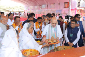 CG NEWS : केन्द्रीय गृह मंत्री अमित शाह आज राजनांदगांव में आचार्य विद्यासागर जी महाराज के ‘प्रथम समाधि स्मृति महोत्सव’ और श्री 1008 सिद्धचक्र विधान विश्व शांति महायज्ञ में हुए शामिल 