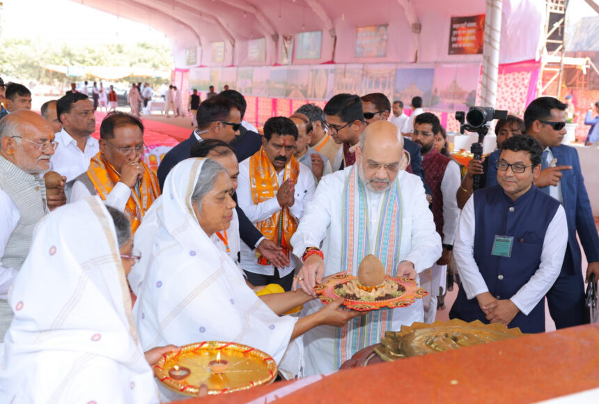 CG NEWS : केन्द्रीय गृह मंत्री अमित शाह आज राजनांदगांव में आचार्य विद्यासागर जी महाराज के ‘प्रथम समाधि स्मृति महोत्सव’ और श्री 1008 सिद्धचक्र विधान विश्व शांति महायज्ञ में हुए शामिल 