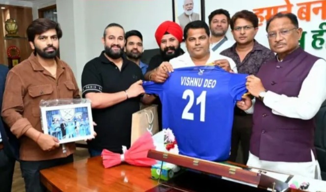 Legends 90 League 2025 : रायपुर में क्रिकेट का महासंग्राम कल से, CM विष्णुदेव साय से मिली लीजेन्ड 90 की आयोजन समिति, 21 नंबर जर्सी भेंट कर किया आमंत्रित