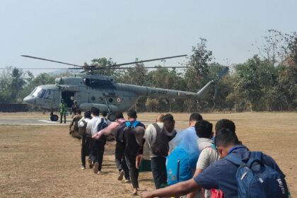 CG : नक्सल प्रभावित क्षेत्रों में त्रिस्तरीय पंचायत चुनाव, हेलीकॉप्टर से रवाना हुए मतदान दल!