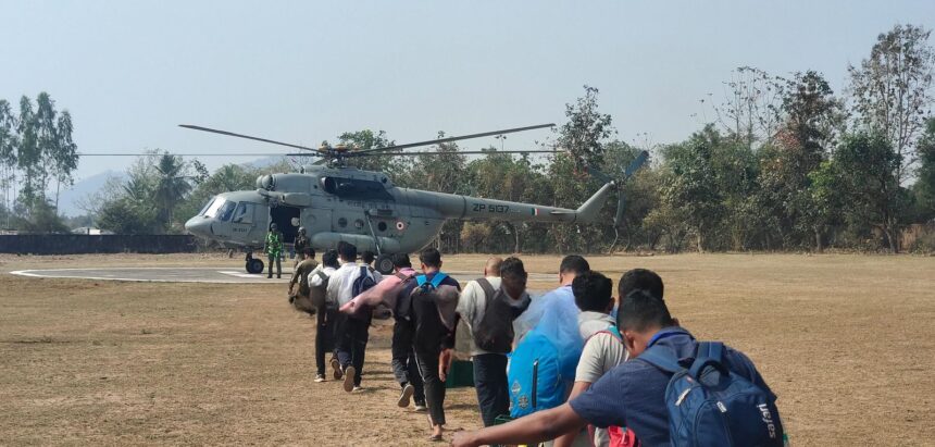 CG : नक्सल प्रभावित क्षेत्रों में त्रिस्तरीय पंचायत चुनाव, हेलीकॉप्टर से रवाना हुए मतदान दल!