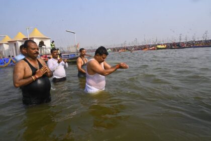 Mahakumbh 2025 : डिप्टी सीएम विजय शर्मा ने त्रिवेणी संगम में किया पवित्र स्नान, पूजा-अर्चना कर सर्वकल्याण की कामना की