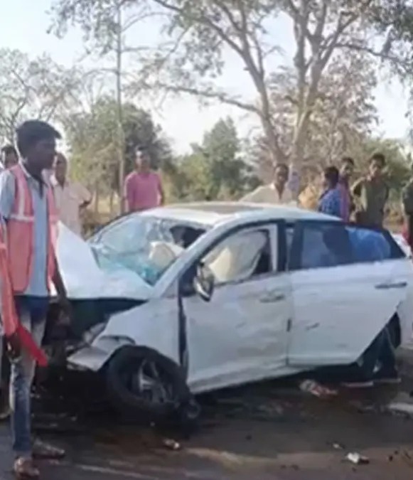 CG ACCIDENT NEWS : तेज रफ्तार कार ने कई वाहनों को मारी ठोकर, हादसे में एक महिला की मौत, चार लोग घायल 