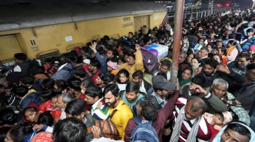 Railway Station Stampede : नई दिल्ली रेलवे स्टेशन पर भगदड़, 18 लोगों की मौत, सरकार ने किया मुआवजे का ऐलान