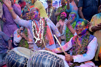 CG NEWS : रायपुर प्रेस क्लब के होली मिलन समारोह में शामिल हुए सीएम साय, मुख्यमंत्री ने बजाया नगाड़ा, रंगों के उल्लास में झूमे पत्रकार