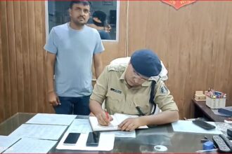 CG NEWS : किराना दुकान की आड़ में ऑनलाइन सट्टेबाजी, आरोपी गिरफ्तार