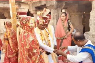 CG NEWS : 52 जोड़े परिणय सूत्र में बंधे, कर्णेश्वर धाम में गूंजे वैदिक मंत्र
