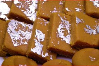 Bhune Chane ki Barfi Recipe : प्रोटीन और फाइबर से भरपूर भुने चने की बर्फी, सेहतमंद मिठाई का नया विकल्प