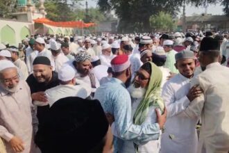 CG: हर्षोल्लास के साथ मुस्लिम समाज मना रहा ईद-उल-फितर, नमाज अदा कर मांगी खुशहाली की दुआ