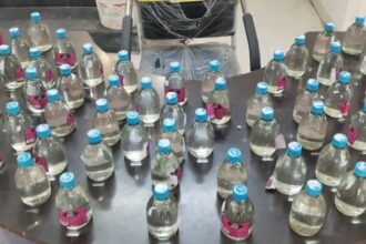 CG: सिविल लाइन पुलिस ने अवैध शराब बेचने वाले आरोपी को पुलिस ने किया गिरफ्तार... 60 से अधिक पाव देशी शराब जप्त