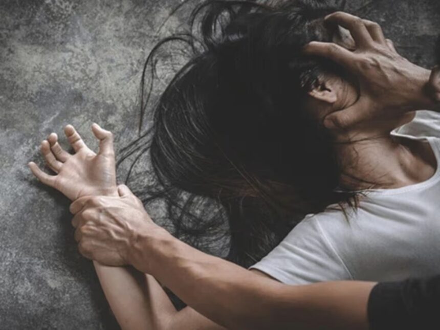 CG CRIME : प्यार में बदली दोस्ती, फिर युवक ने शादी का झांसा देकर महिला स्टेशन मास्टर से किया दुष्कर्म