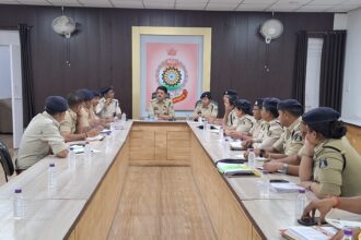 CG: होली को लेकर जिला पुलिस अधीक्षक ने की अधिकारियों की बैठक...आवश्यक दिशा निर्देश जारी