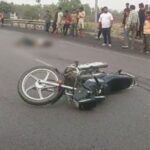 CG ACCIDENT BREAKING : अज्ञात वाहन की ठोकर से बाइक सवार की मौत, आक्रोशित लोगों ने किया चक्काजाम