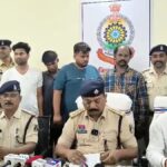 CG CRIME : तहसीलदार से लूटपाट करने वाले 4 आरोपी गिरफ्तार, चाकू की नोक पर लूटे थे 6 हजार