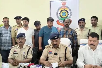 CG CRIME : तहसीलदार से लूटपाट करने वाले 4 आरोपी गिरफ्तार, चाकू की नोक पर लूटे थे 6 हजार