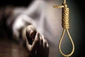 CG SUICIDE : महिला ने घर के कमरे में लगाई फांसी, फंदे पर लटके शव देख पति के उड़े होश