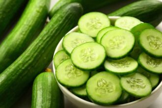 Health News : खीरा खाने का सही तरीका, गर्मियों में ताजगी और सेहत का खजाना