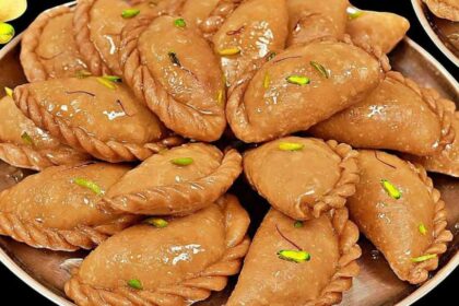 Holi Special, Gujiya Recipe : होली पर बनाएं हलवाई जैसी खस्ता और परफेक्ट गुझिया, अपनाएं ये आसान टिप्स